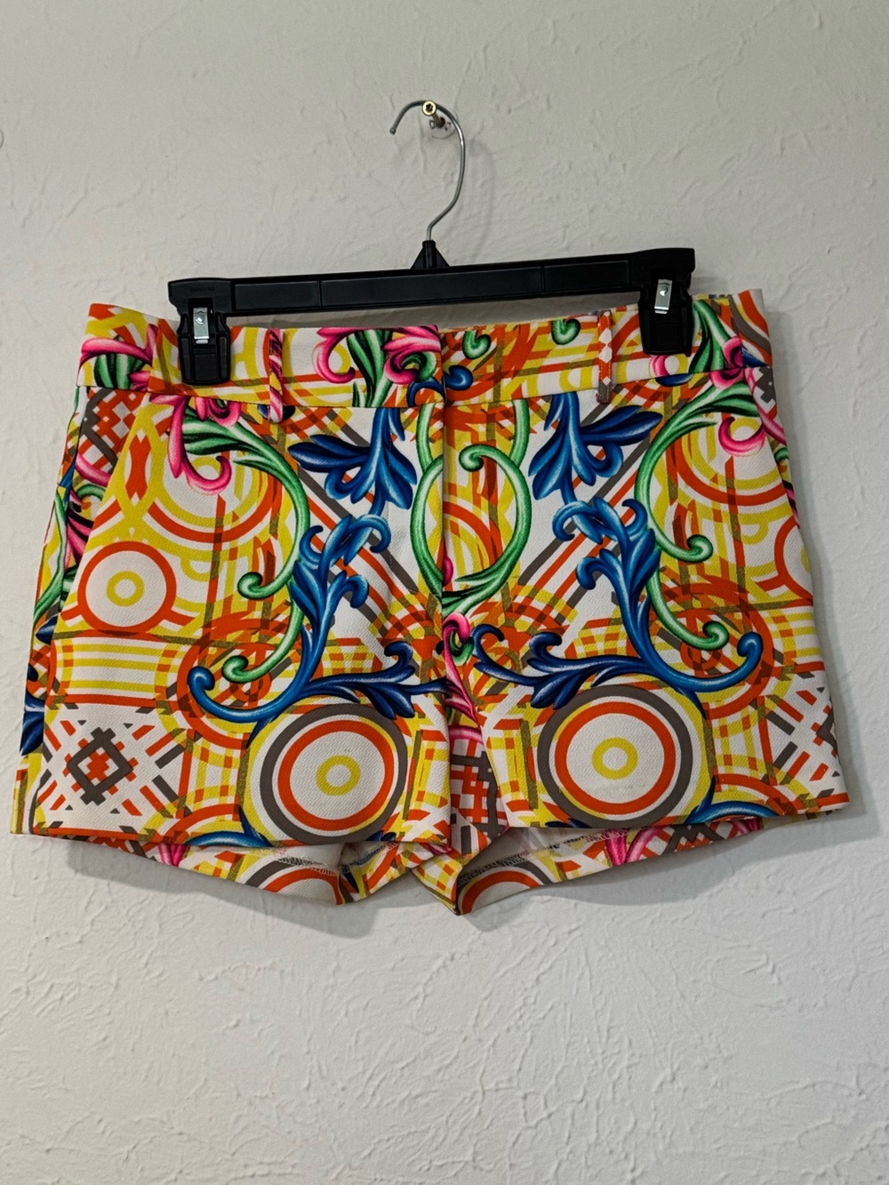 Zoa New York Tailored Graphic Print Pockets Multi-Color-Shorts Size M
